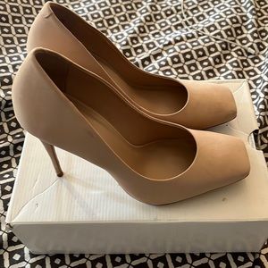 This is a beautiful Nude pump from Aldo’s